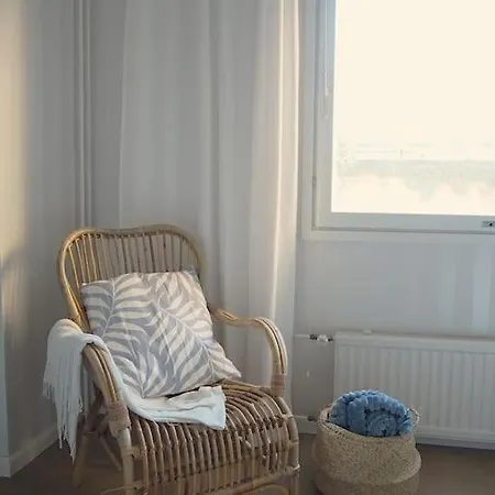 Spacious With Balcony And Great Location *