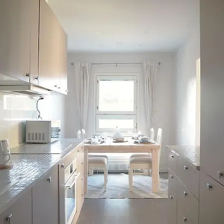 Spacious With Balcony And Great Location 아파트 헬싱키