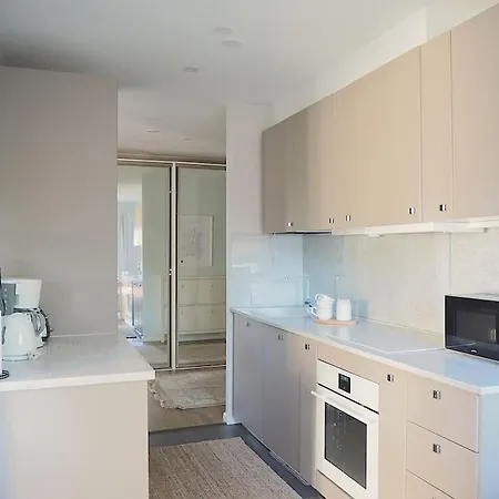 公寓 Spacious With Balcony And Great Location *