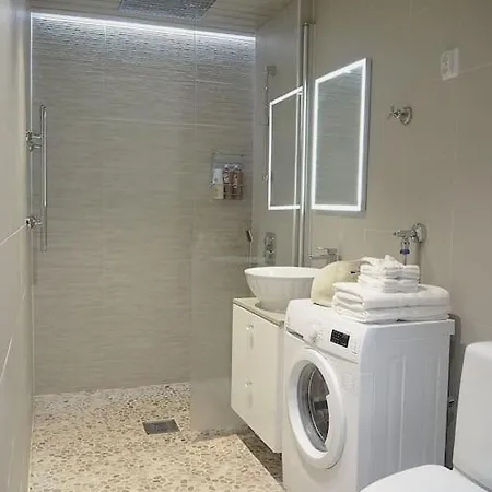 Spacious With Balcony And Great Location * Helsínquia
