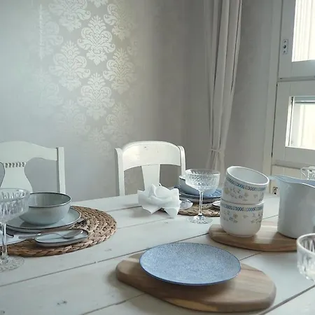 Spacious With Balcony And Great Location Lejlighed