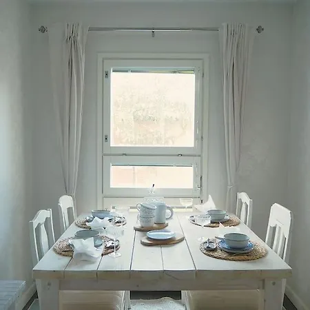 Spacious With Balcony And Great Location Lejlighed *
